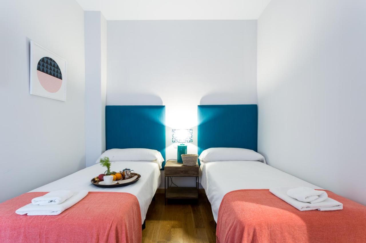 Apartamentos Rg Alameda De Hercules เซบีญา ภายนอก รูปภาพ